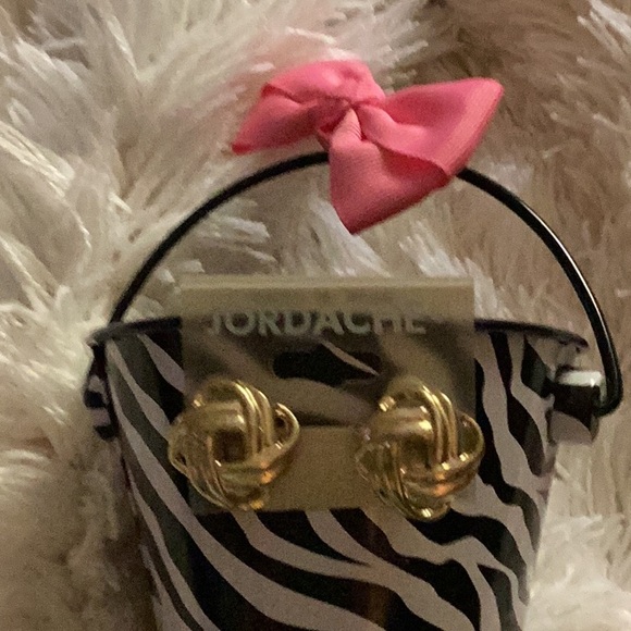 🌹NWT Jordache “ Goldtone Clip Style Earrings” So Much Fun to Wear Closet Must🌹 - Picture 6 of 8